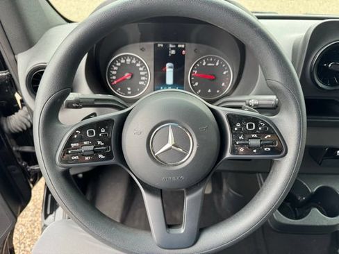 Used 2023 Mercedes-Benz Sprinter 3500 image 17