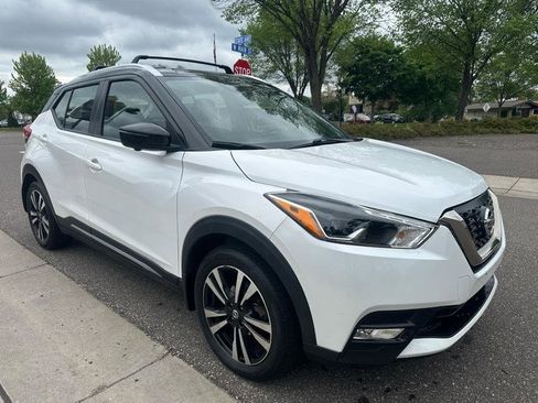 Used 2019 Nissan Kicks SR w/ SR Premium Package FWD image 2