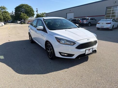 Used 2018 Ford Focus SEL FWD image 2