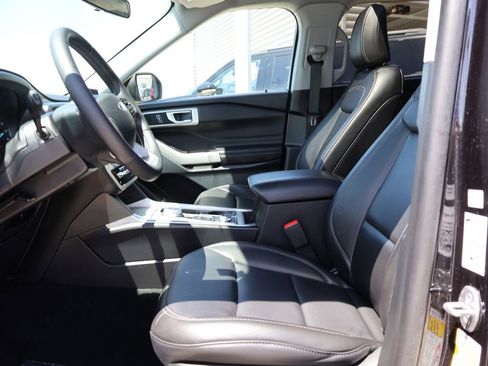 Used 2024 Ford Explorer XLT w/ Equipment Group 202A AWD/4WD image 25