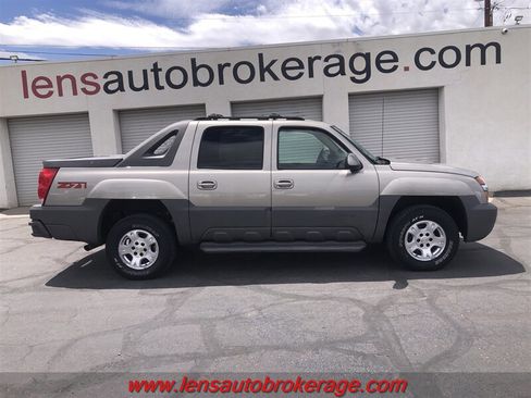 Used 2002 Chevrolet Avalanche 4x4 w/ Off-Road Suspension Pkg image 1
