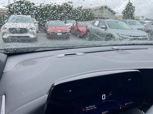 Used 2025 Chevrolet Equinox LT image 34