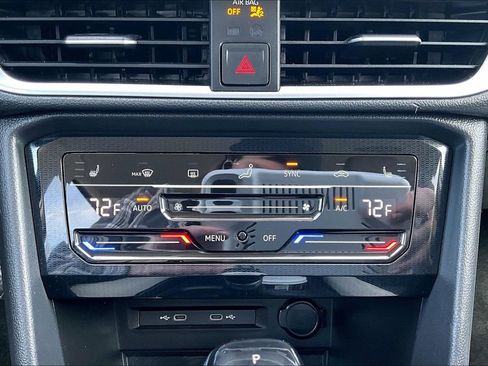 Used 2025 Volkswagen Taos SE image 31