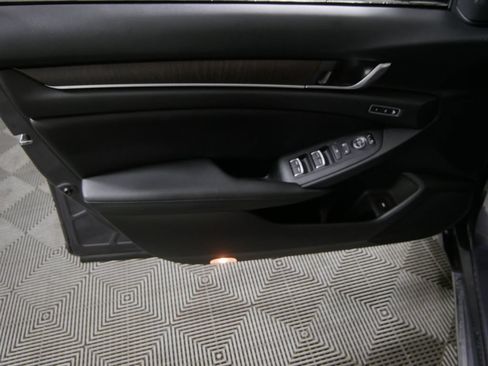 Used 2020 Honda Accord Touring image 13