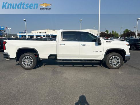 Used 2025 Chevrolet Silverado 3500 LTZ w/ LTZ Convenience Package AWD/4WD image 8