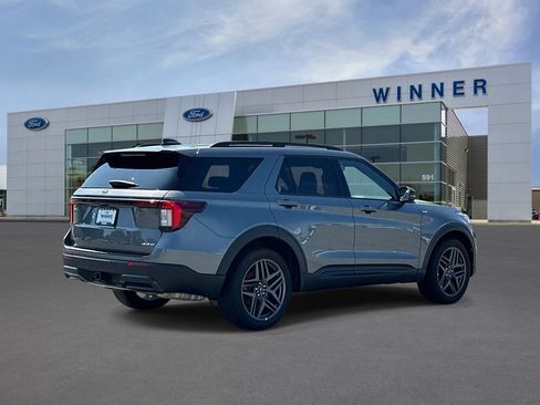 Used 2025 Ford Explorer ST-Line w/ ST-Line Street Pack AWD/4WD image 4