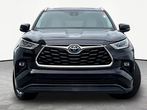 Used 2021 Toyota Highlander Limited AWD/4WD image 2