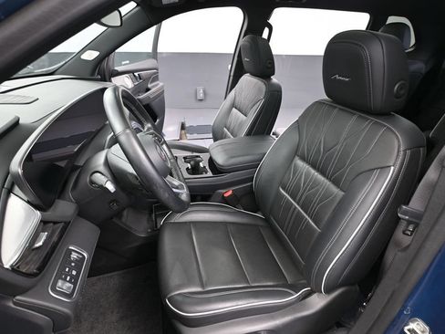 Used 2025 Buick Enclave Avenir AWD/4WD image 24