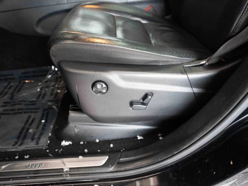 Used 2020 Jeep Grand Cherokee Limited w/ Luxury Group II image 12