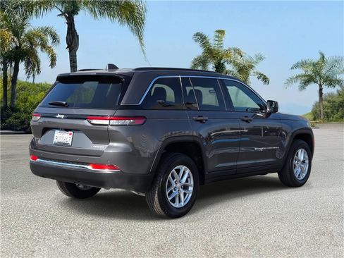 Used 2025 Jeep Grand Cherokee Laredo X RWD image 4