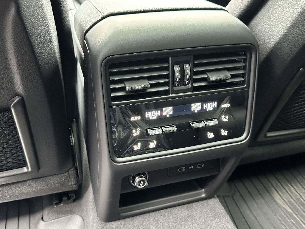 Used 2026 Porsche Cayenne AWD/4WD image 14