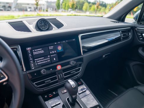 Certified 2026 Porsche Macan AWD/4WD image 15