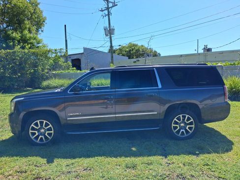 Used 2016 GMC Yukon XL Denali RWD image 1