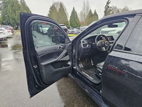 Used 2022 BMW X6 M50i w/ Executive Package image 19