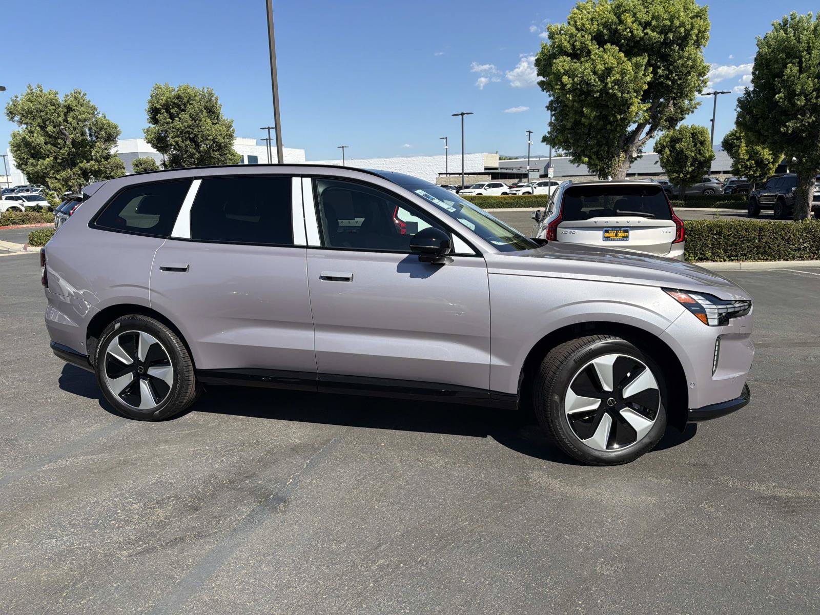 New 2026 Volvo EX90 Plus AWD/4WD image 4