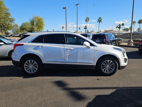 Used 2018 Cadillac XT5 Luxury w/ Driver Awareness Package image 4