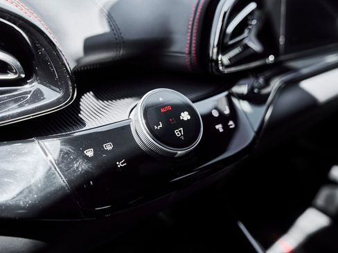 Used 2025 Ferrari Purosangue AWD/4WD image 86
