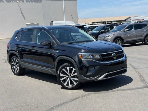 Used 2022 Volkswagen Taos SE AWD/4WD image 3