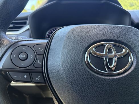 Certified 2021 Toyota RAV4 XLE w/ Convenience Package FWD image 10