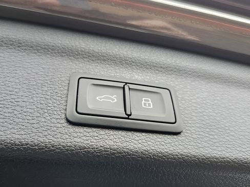 Used 2020 Audi Q3 2.0T Premium w/ Convenience Package image 29