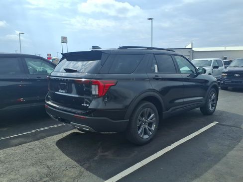 Used 2026 Ford Explorer Active w/ Active Comfort Package AWD/4WD image 4