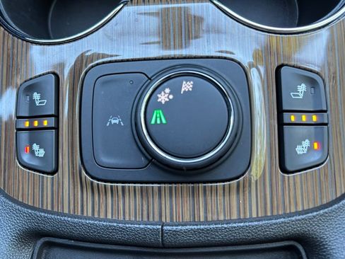 Used 2023 GMC Acadia SLE w/ Driver Convenience Package image 28