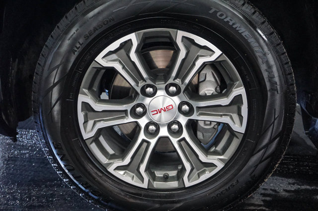Used 2025 GMC Sierra 1500 SLT AWD/4WD image 5