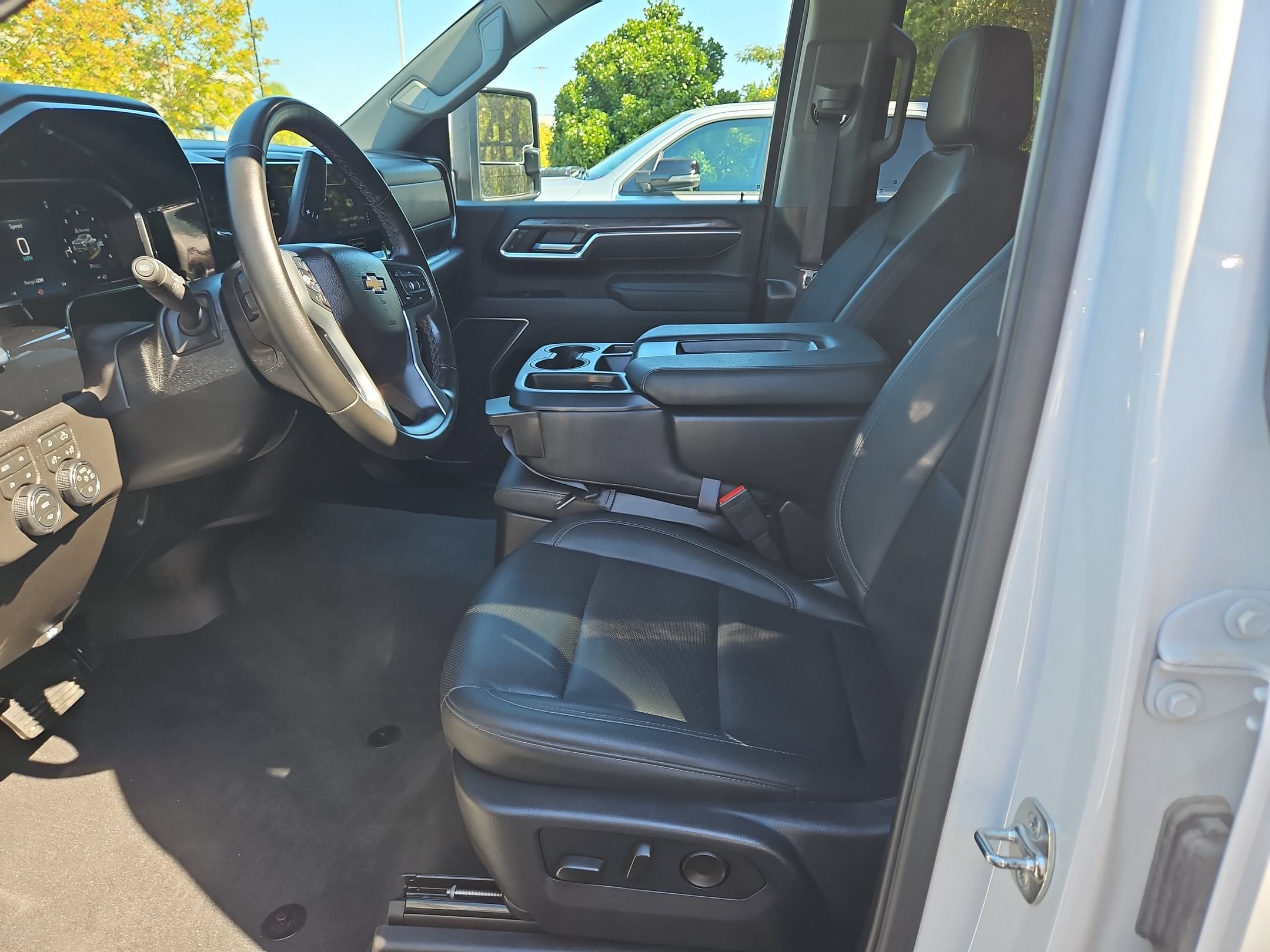 Used 2026 Chevrolet Silverado 2500 LTZ AWD/4WD image 24