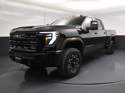 Used 2025 GMC Sierra 2500 AT4X image 2