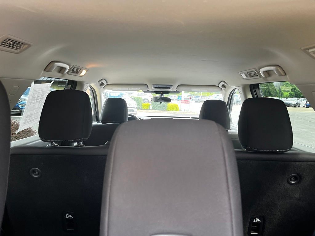 Used 2025 Nissan Pathfinder SV AWD/4WD image 28