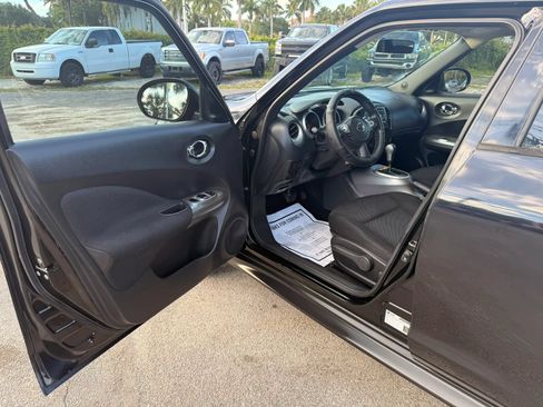 Used 2014 Nissan Juke S FWD image 9