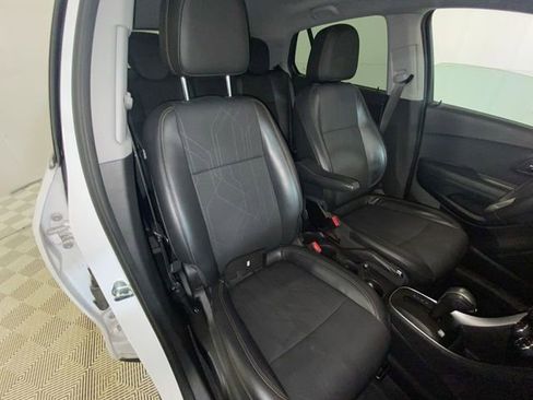 Used 2019 Chevrolet Trax LT w/ LT Convenience Package FWD image 15