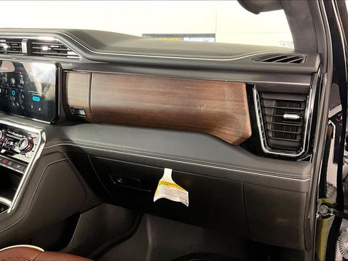 Certified 2025 GMC Sierra 3500 Denali Ultimate image 19