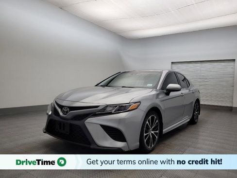 Used 2020 Toyota Camry SE image 1