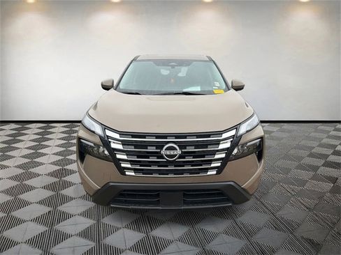 Used 2024 Nissan Rogue SV image 2