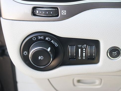 Used 2022 Jeep Cherokee Latitude Lux FWD image 30