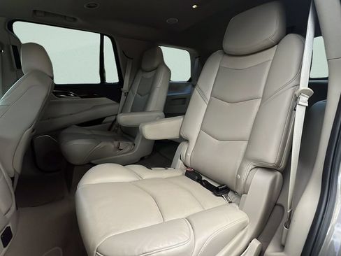 Used 2019 Cadillac Escalade Luxury w/ LPO, Radiant Package RWD image 10