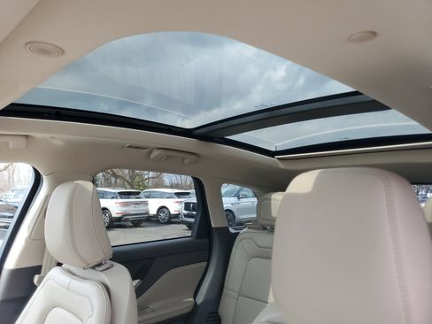 Certified 2022 Lincoln Corsair Reserve w/ Equipment Group 201A image 11