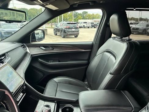 Used 2025 Jeep Grand Cherokee L Limited w/ Luxury Tech Group II RWD image 16