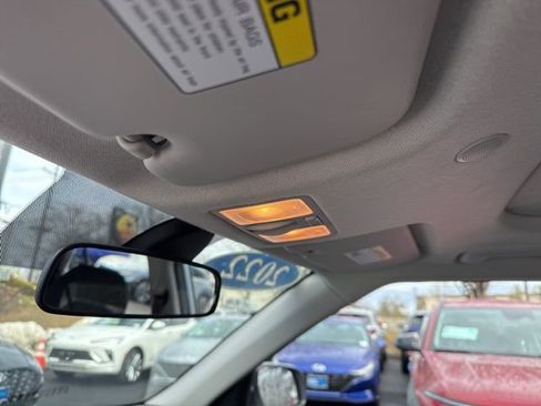 Used 2022 Hyundai Venue SEL w/ Cargo Package image 36