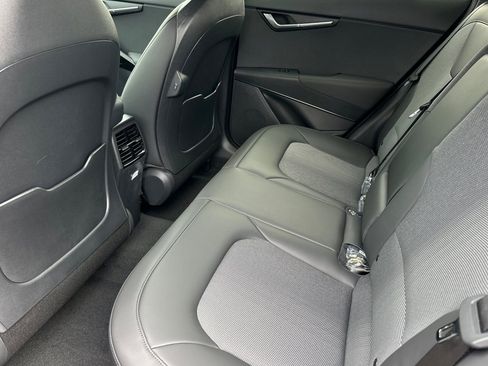 New 2026 Kia Niro EX FWD image 10