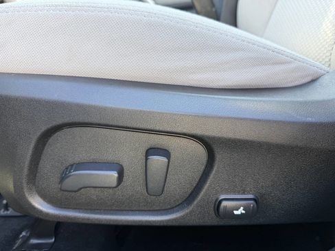 Used 2017 Subaru Forester 2.5i Premium w/ All-Weather Package AWD/4WD image 18