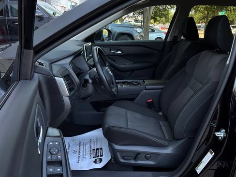 Used 2025 Nissan Rogue SV AWD/4WD image 10