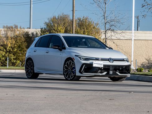 Used 2025 Volkswagen Golf w/ Euro Style Package image 2