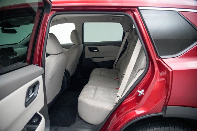 Used 2025 Nissan Rogue SV AWD/4WD image 16