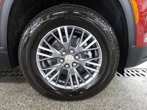 Used 2025 Chevrolet Traverse LT w/ Enhanced Driving Package image 29