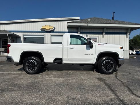 Used 2024 Chevrolet Silverado 2500 LT w/ Convenience Package AWD/4WD image 8