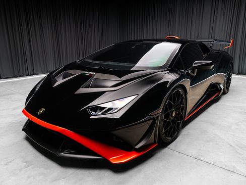 Used 2021 Lamborghini Huracan STO RWD image 13