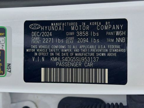 Used 2025 Hyundai Elantra SEL FWD image 34