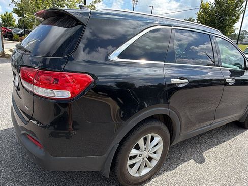 Used 2017 Kia Sorento FWD image 8